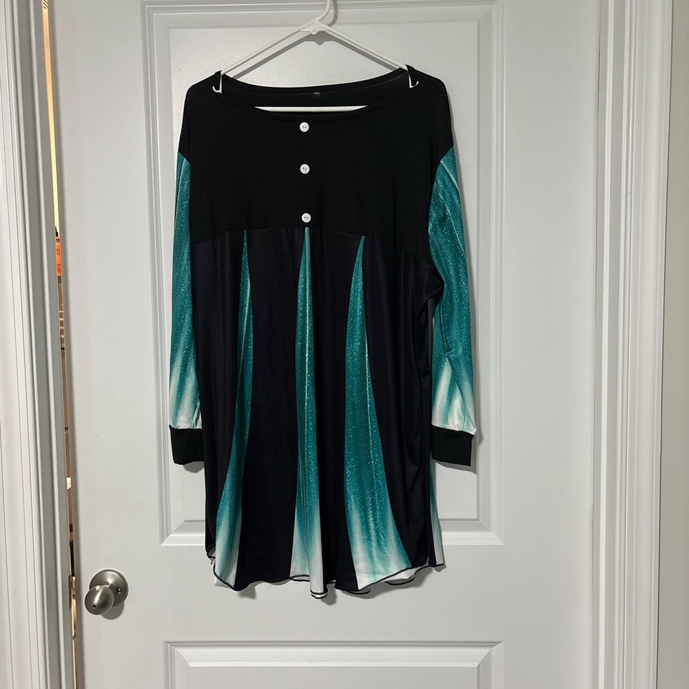 Stylish Black and Teal Women's Top-2X
